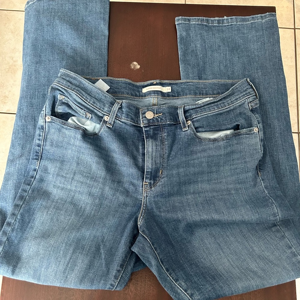 Levi's Women's Boot Cut Jeans in Classic Blue